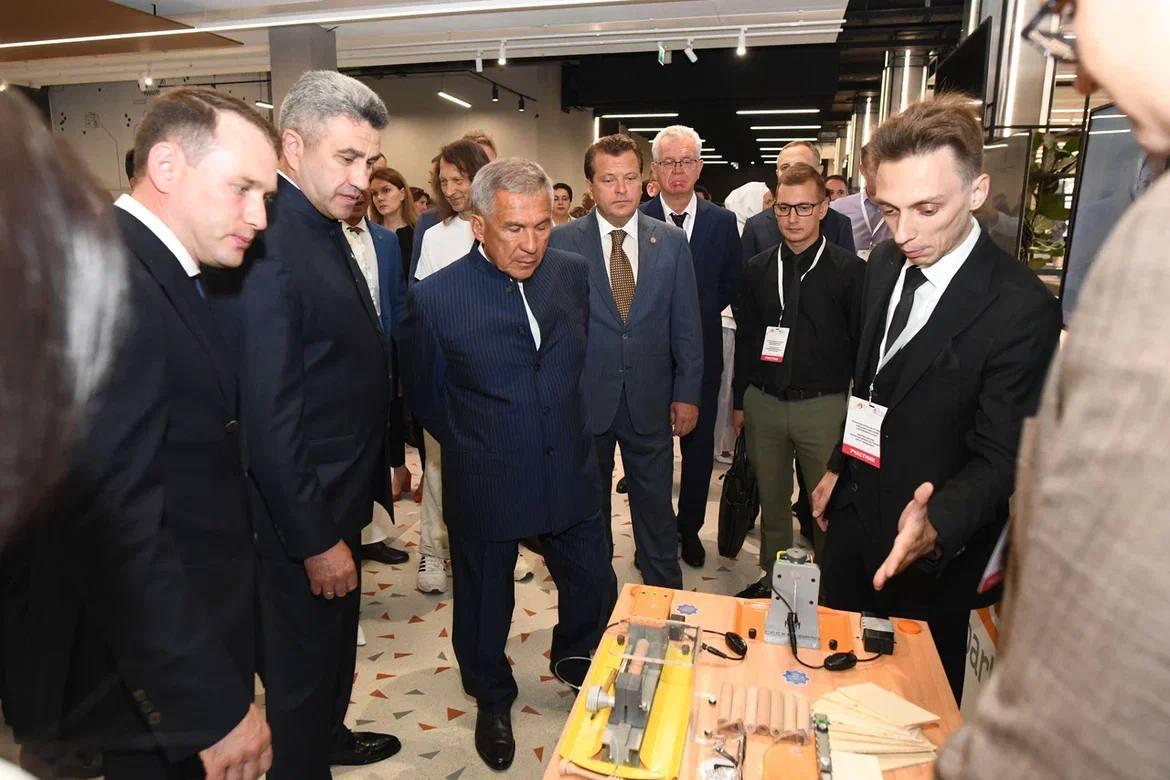  Kazan Expoda Tataristan Cumhur Başkanı Sn. Rustem Minnihanov`a Ben-Maker ürünleri tanıtıldı.